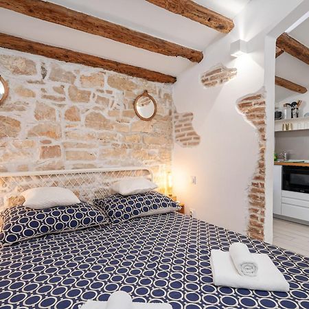 Studio Apartman Tutto Bene Ровин Екстериор снимка